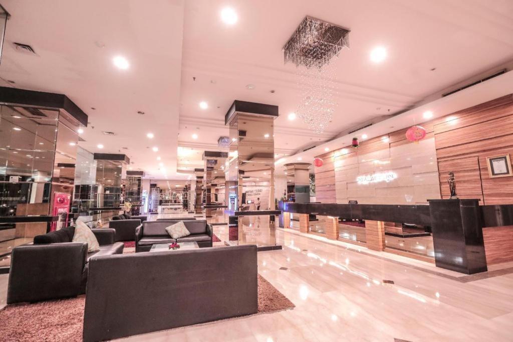 Great Western Hotel & Resort Serpong - تانجيرانغْ المظهر الخارجي الصورة