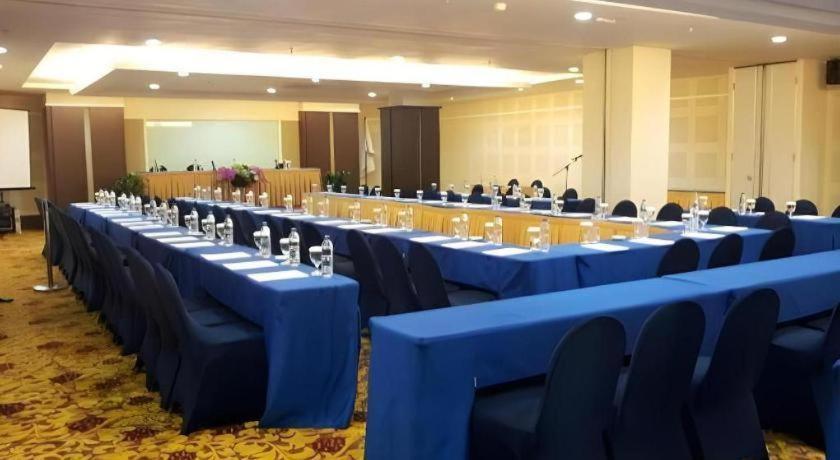 Great Western Hotel & Resort Serpong - تانجيرانغْ المظهر الخارجي الصورة